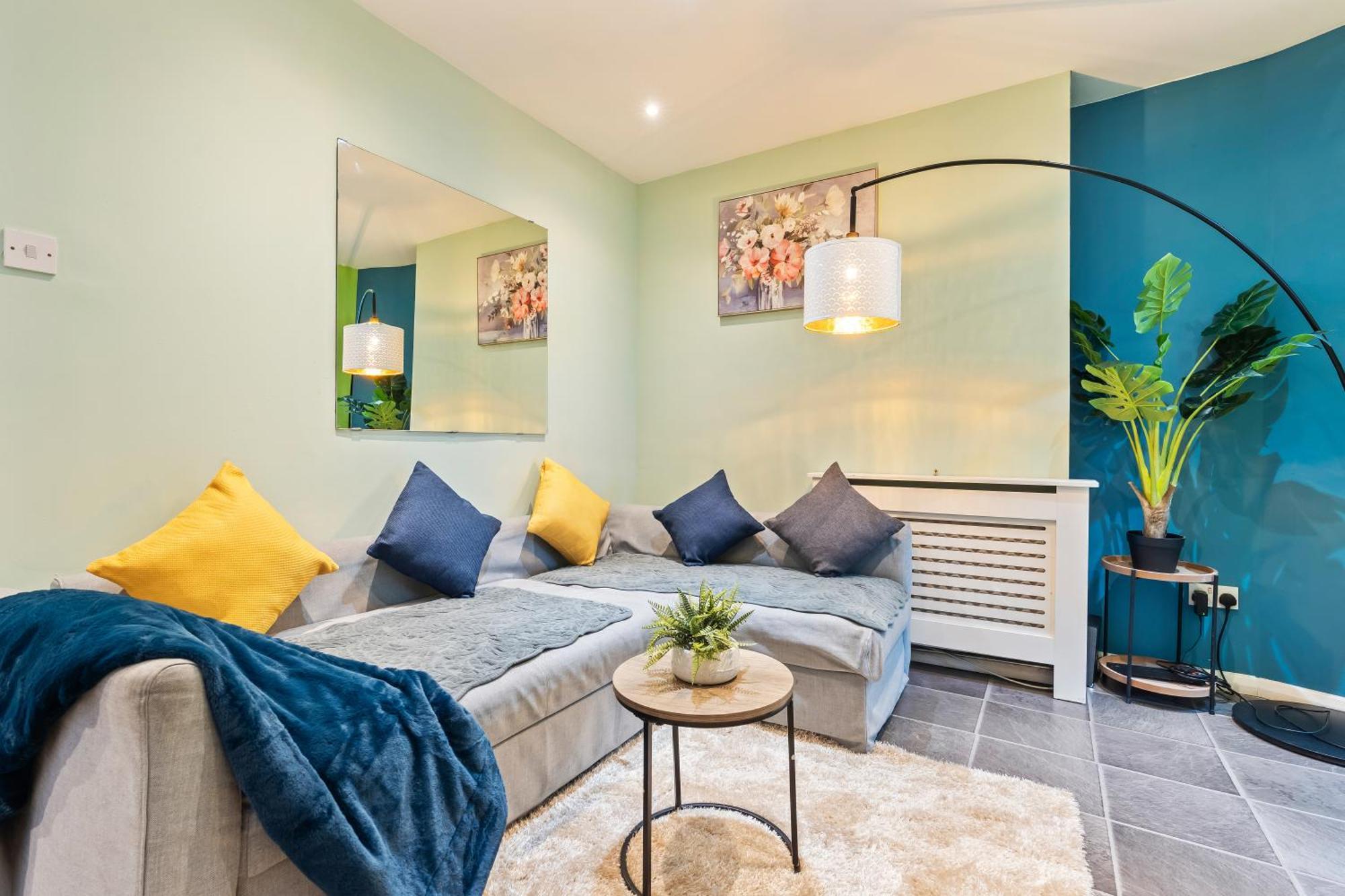 Comfy 4br House Close To Subway Holiday home *