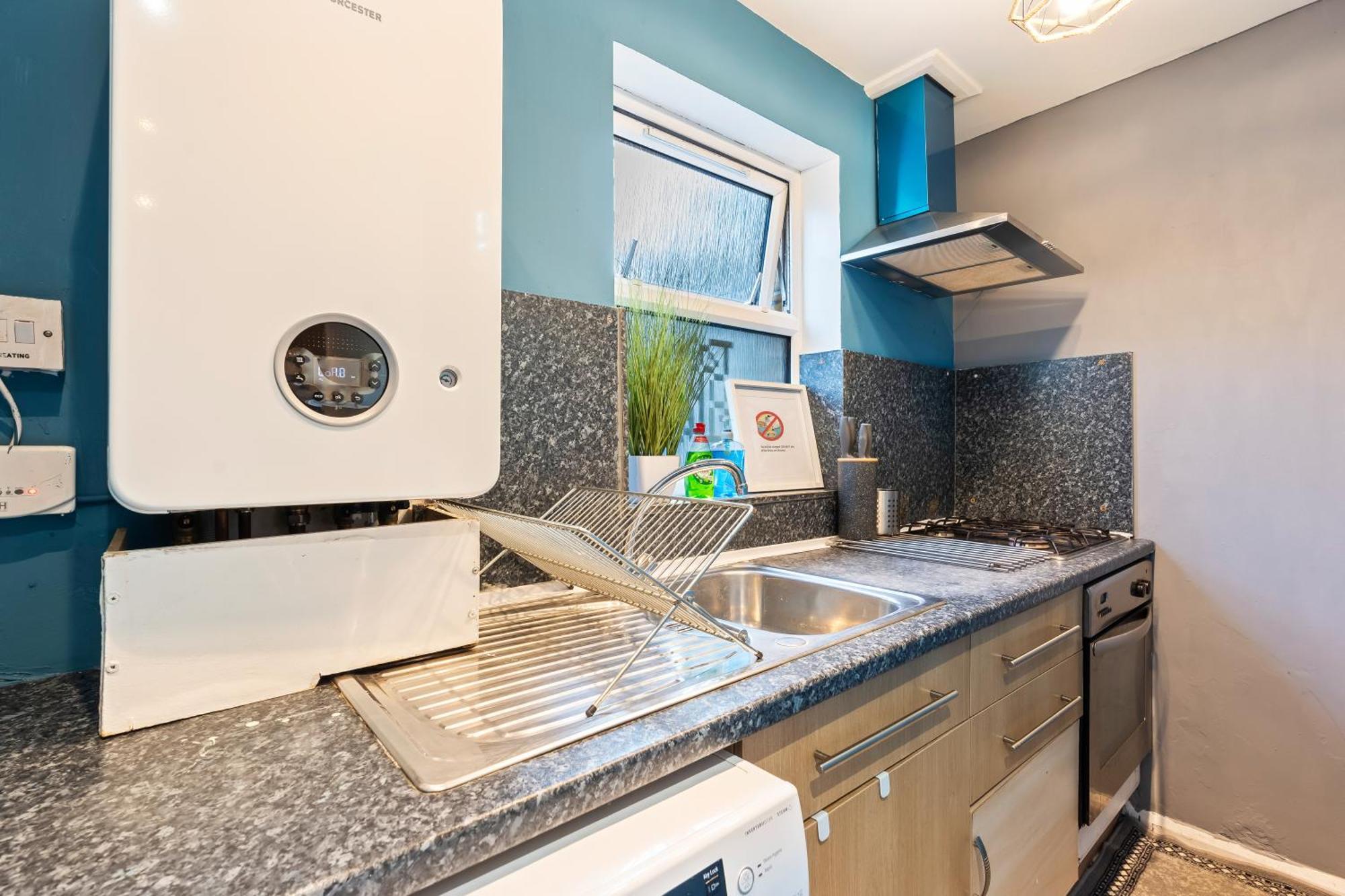 Comfy 4br House Close To Subway *