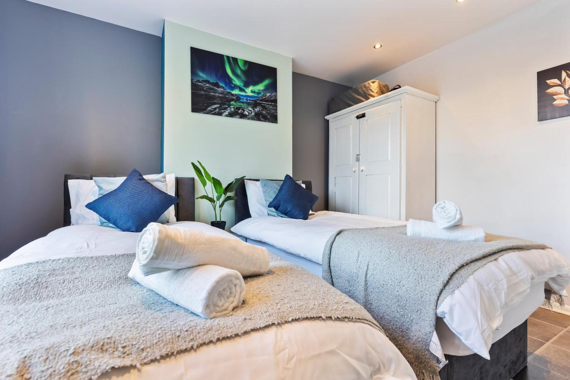 Comfy 4bed House Close To Subway Londra