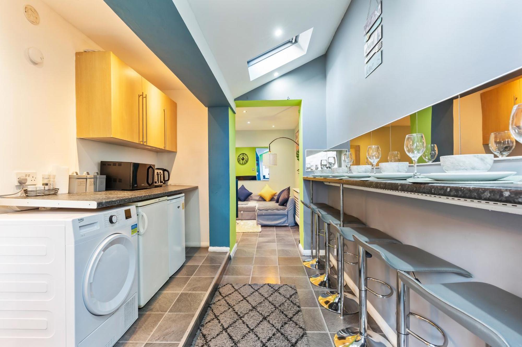Comfy 4br House Close To Subway *