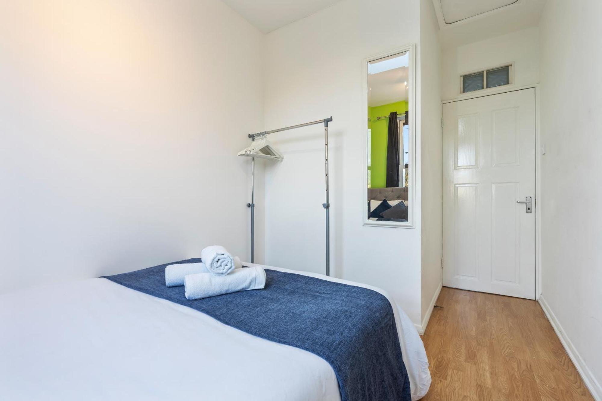 Case de vacanță Comfy 4bed House Close To Subway *