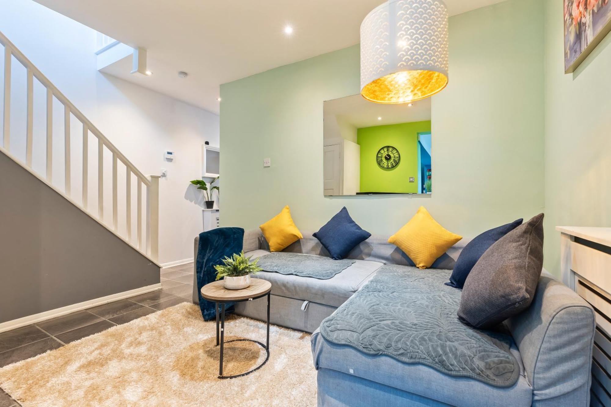 Comfy 4bed House Close To Subway Londra