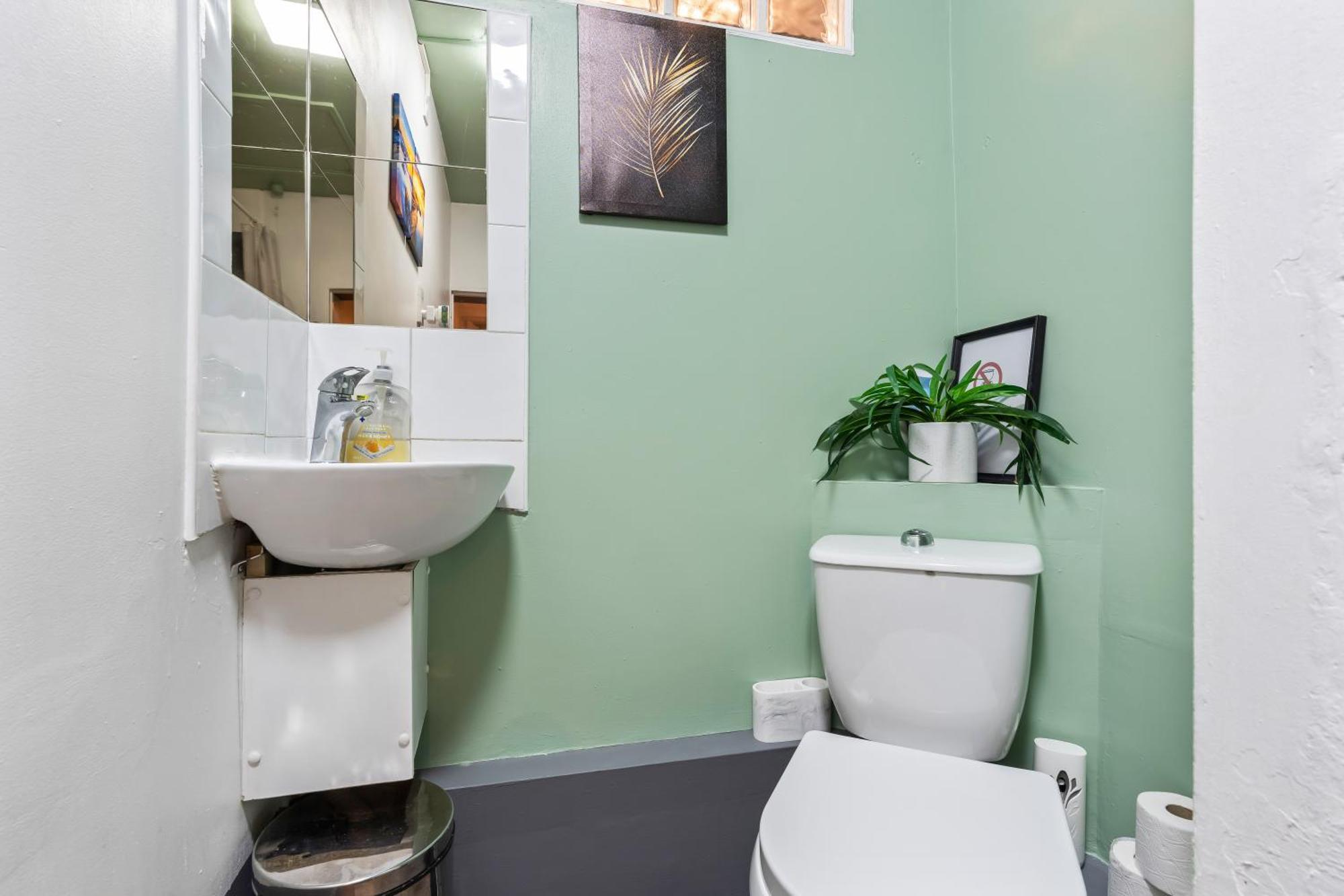 Holiday home Comfy 4br House Close To Subway