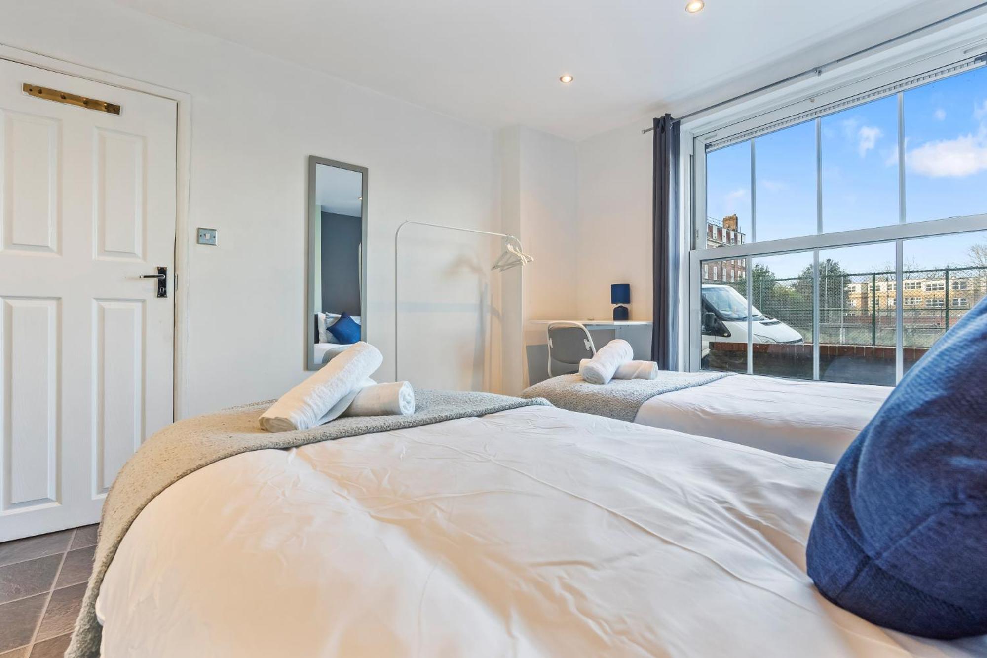 Comfy 4br House Close To Subway Holiday home *