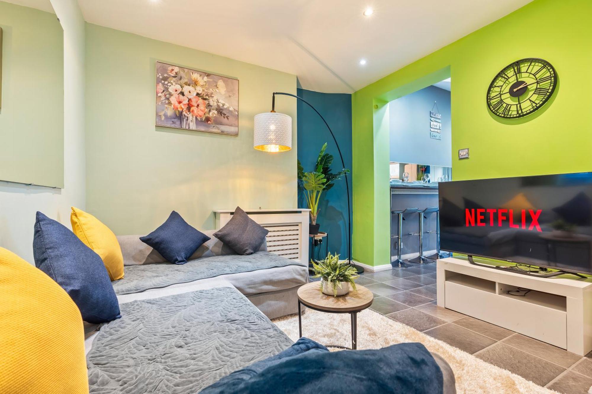 Holiday home Comfy 4br House Close To Subway *